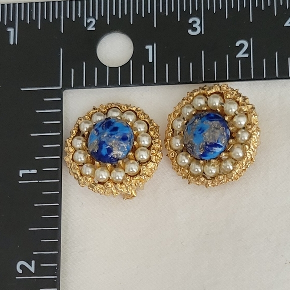 VINTAGE **RARE** GOLD PLATED KRAMER BAROQUE FAUX PEARL AND GLASS CLIP ON... - Picture 4 of 5